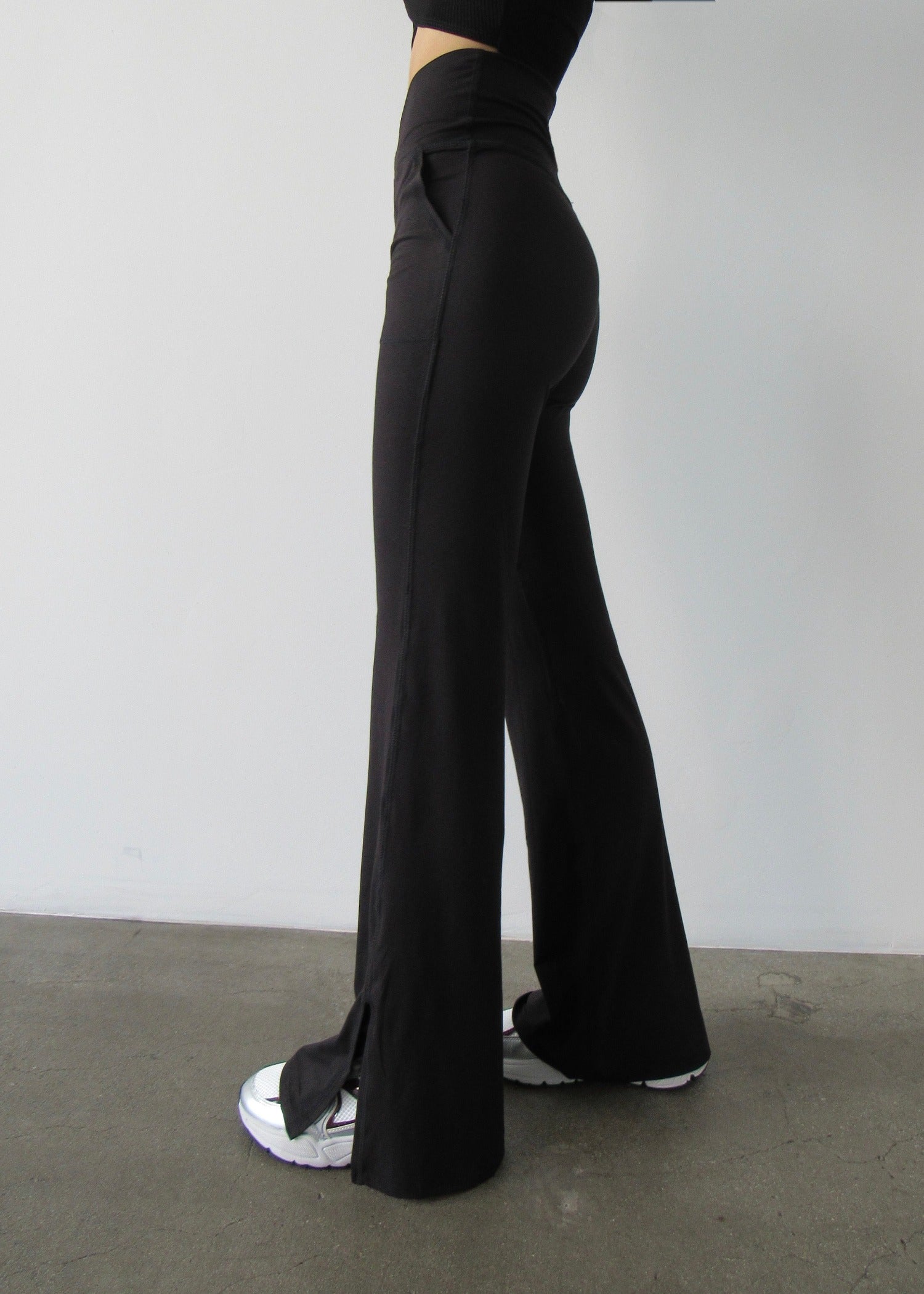 Edison Soft Flare Pant Black
